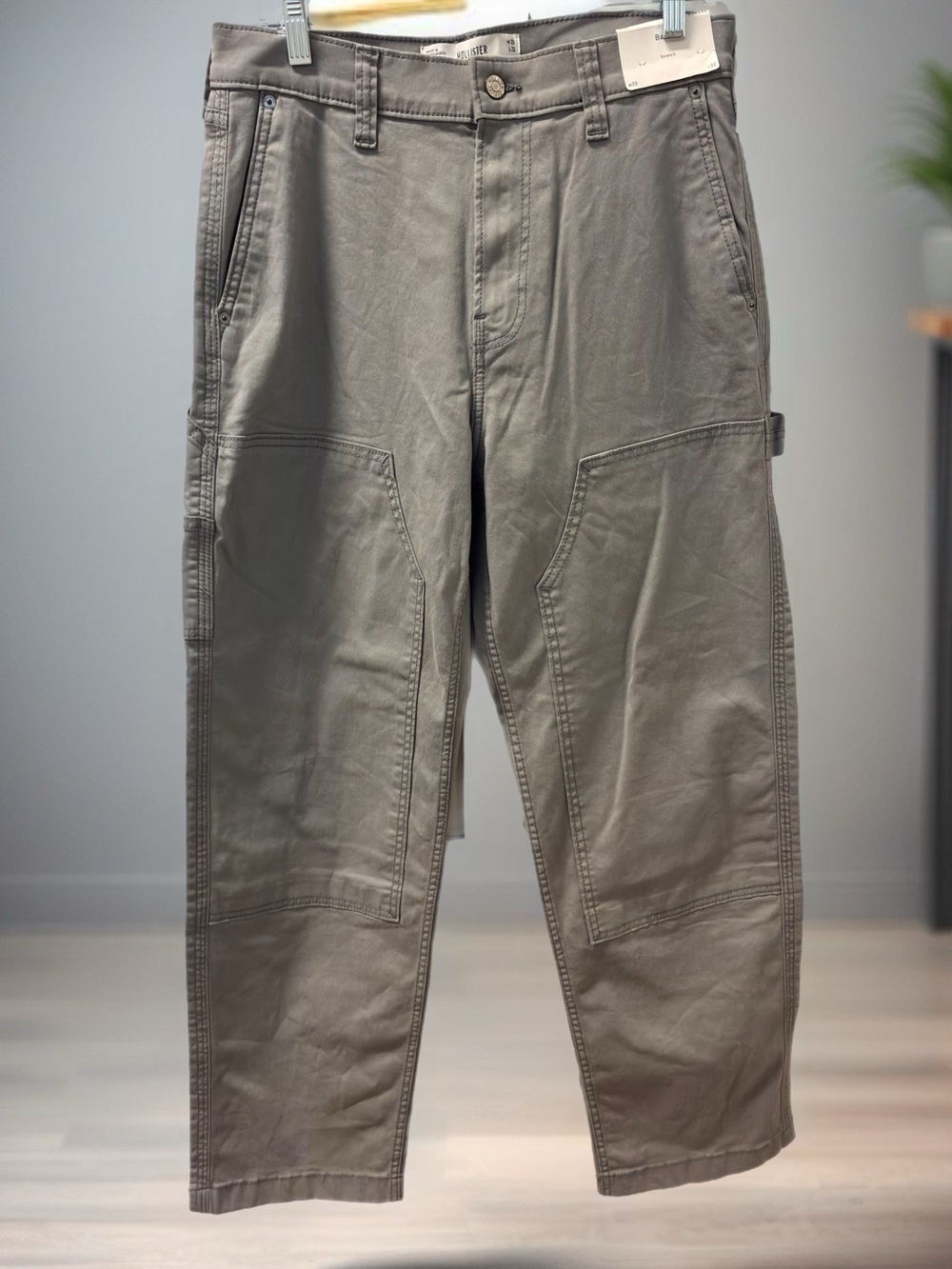 Hollister Men's Baggy Cargo Pants in Gray with Utility Pockets